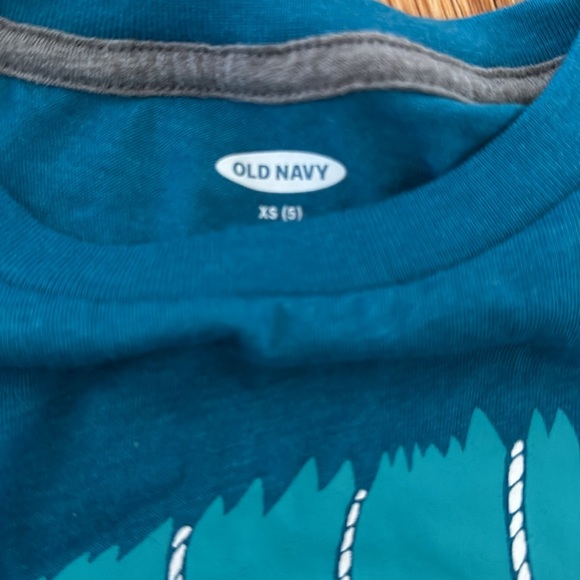Old Navy Boys Christmas Tree Shirt XS (5) - Picture 3 of 3